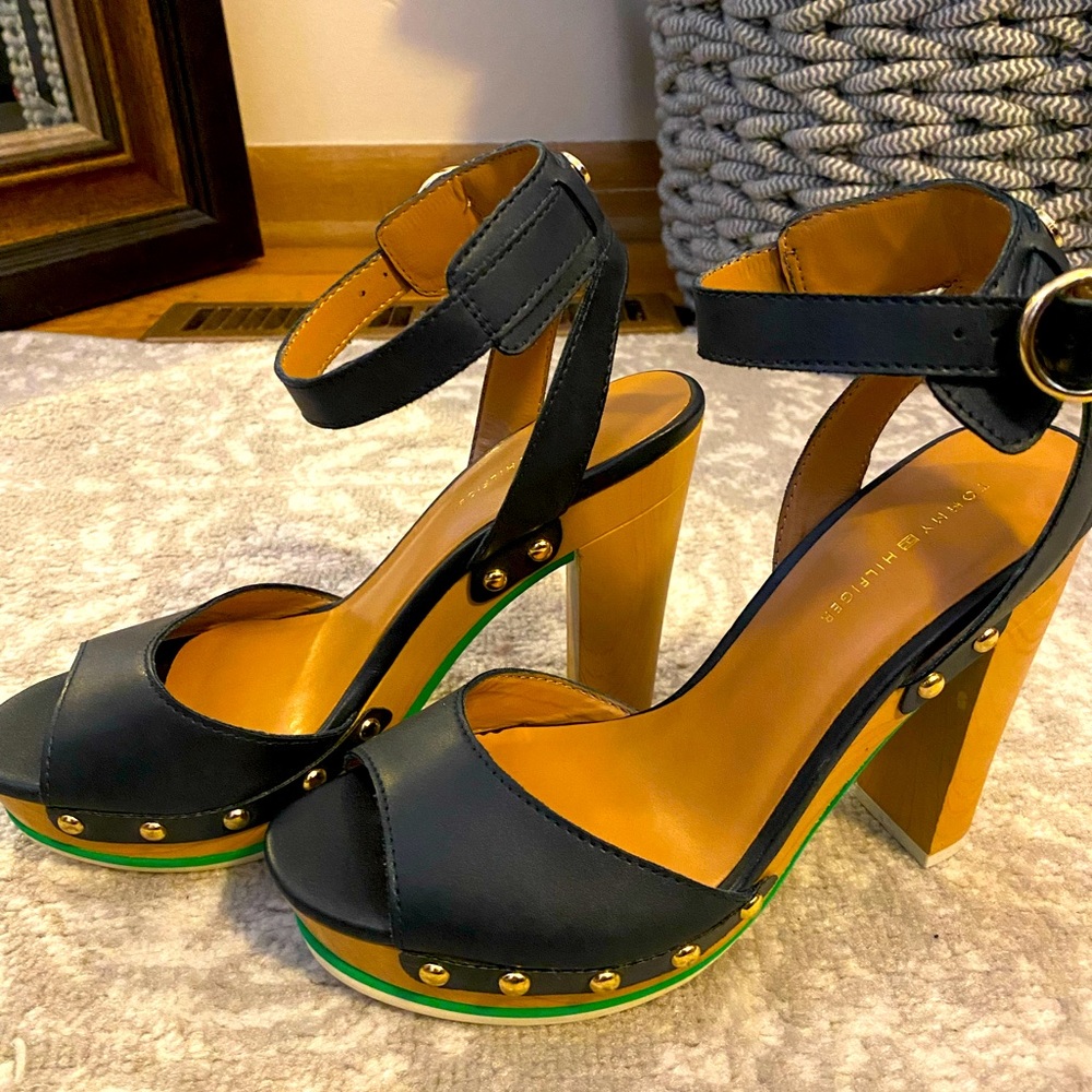 TH women’s platform sandals